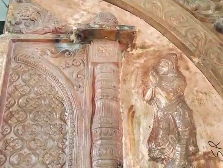 Ram Mandir: राम मंदिर में लगने वाले दरवाजों की अद्भुत तस्वीर आई सामने, चढ़ाई जा रही सोने-चांदी की परत