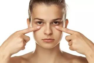 Eye Care Tips : बटाटा ते थंड दूध, रील्स बघून सुजलेल्या डोळ्यांवर खास टिप्स, डार्क सर्कल्सही गायब होतील!