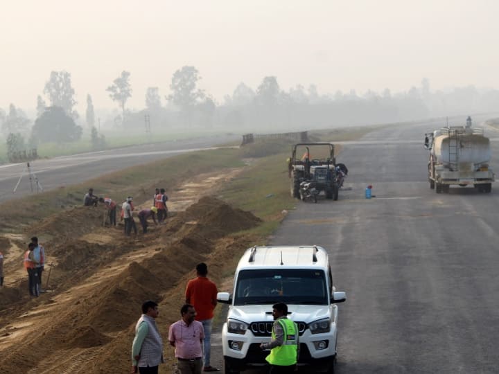 UP Ganga Expressway country second longest in up by the end of 2024 ann यूपी को मिलेगा देश का दूसरा सबसे लंबा एक्सप्रेस-वे, 12 जिलों के 518 गांव होंगे कनेक्ट, महाकुंभ से पहले होगा शुरू