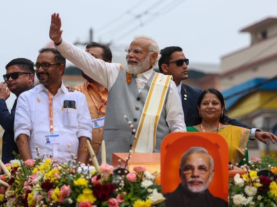 Photo: केरल में फूलों की बारिश कर हुआ पीएम मोदी का स्वागत, रैली में क्या कुछ बोले?