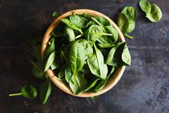 Benefits of Spinach : निरोगी डोळ्यांपासून तर स्नायू मजबूत करण्यासाठी उपयुक्त ठरते 'ही' पालेभाजी; जाणून घ्या!