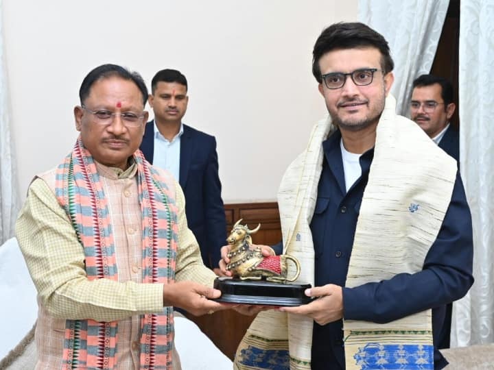 Sourav Ganguly Meets CM Sai: भारतीय क्रिकेट टीम के पूर्व कप्तान सौरव गांगुली ने रायपुर में छत्तीसगढ़ के नए मुख्यमंत्री विष्णु देव साय से मुलाकात की. इस दौरान दोनों को बीच कई विषयों पर बातचीत हुई.