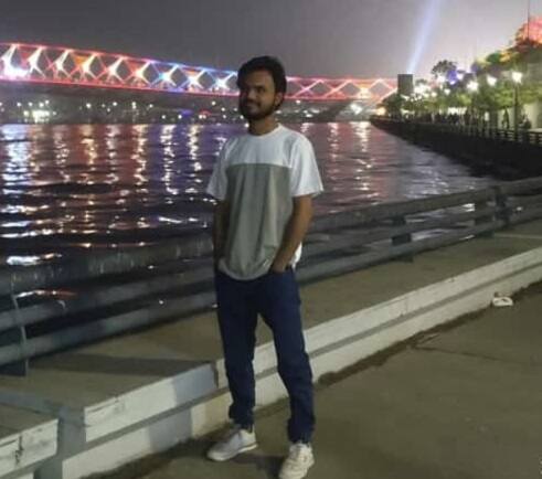 While taking a selfie in Ahmedabad, a young man died after falling into the river at riverfront Sabarmati Ahmedabad Riverfront Death:  સેલ્ફીનો ક્રેઝ જીવલેણ નિવડ્યો, પત્નીની નજર સામે પતિ ડૂબ્યો પાણીમાં