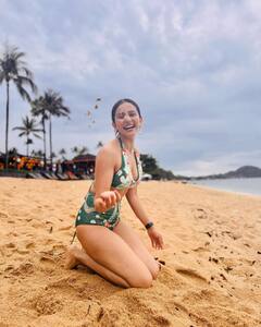 Rakul Preeth Singh : బీచ్​లో బికినీలో ఇసుకతో ఆడుకుంటున్న రకుల్