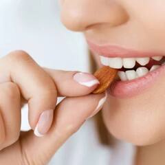 Teeth Tips : ਕਿਵੇਂ ਬਣਾਈਏ ਦੰਦ ਘਰ 'ਚ ਹੀ ਚਿੱਟੇ ਤੇ ਚਮਕਦਾਰ?