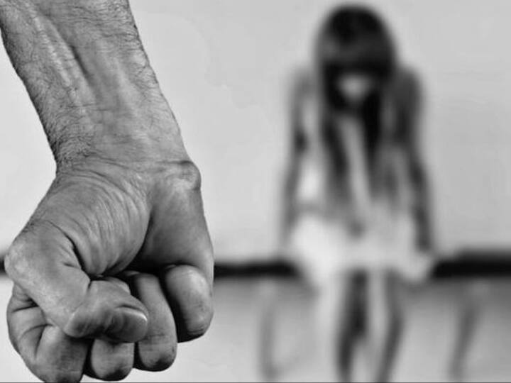 Stepfather physically abused daughter in Jetpur Crime News: ઘોર કળિયુગ! જેતપુરમાં પિતાએ સગીર પુત્રી ઉપર દુષ્કર્મ આચરતા ચકચાર