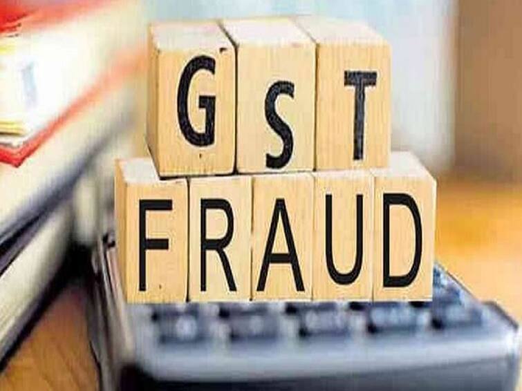 GST Scam in Maharashtra Central GST squad raid in Chhatrapati Sambhaji nagar in connection with gst scam one arrested GST Scam : मराठवाड्यात जीएसटीचा महाघोटाळा; 200 कंत्राटदारांकडून 50 कोटींचा कर चुकवला, केंद्रीय पथकाची कारवाई