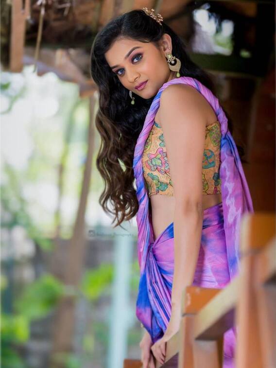 ప్రేరణ కంబం - ఒక్కో చీరలో ఒక్కోలా, ఆ అందమే వేరు కదూ!