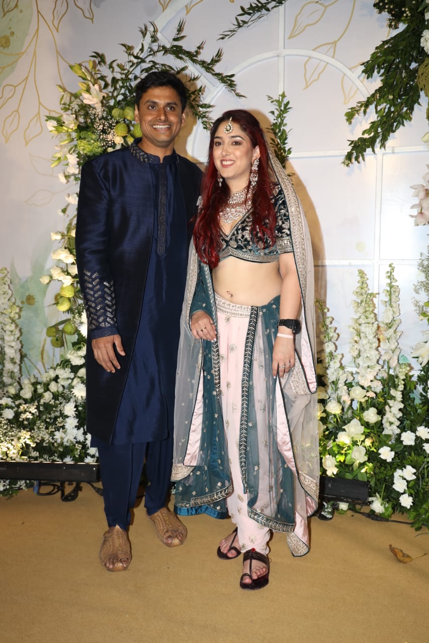 Ira-Nupur First Photo: आयरा खान ने शादी के बाद शौहर नूपुर शिखरे के साथ शेयर की पहली फोटो, नहीं उतारा 'ब्राइड टू बी' का हेयरबैंड