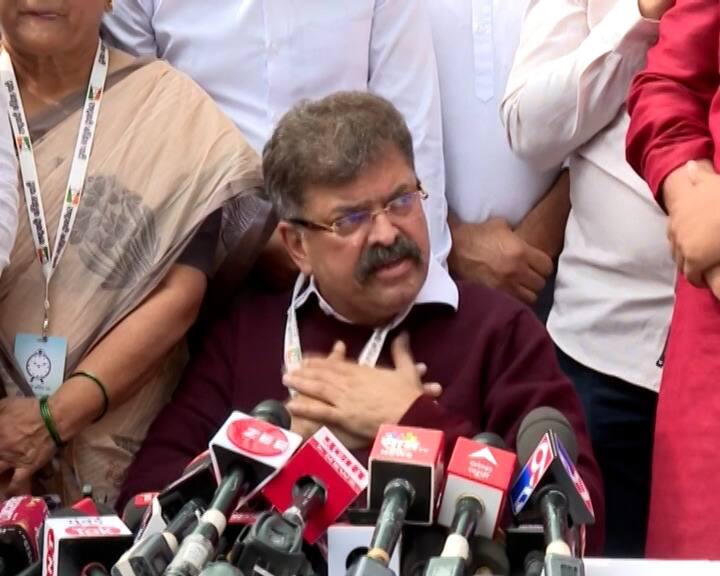 NCP mla jitendra awhad slam rohit pawar and clarification on controversial statement on lord sri ram marathi news जितेंद्र आव्हाडांनी रोहित पवारांना झापलं, म्हणाले, पहिल्या टर्मचा आमदार, अबूधाबीत बसून बोलणं सोपं!   