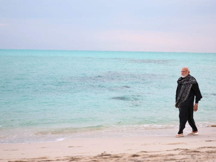 PM Modi Snorkeling During Lakshadweep Visit Central Scheme Beneficiaries | PM Modi Photos: पीएम मोदी ने लक्षद्वीप में की स्नॉर्कलिंग, कहा- 'जो लोग एडवेंचर करना चाहते हैं, उनकी...'