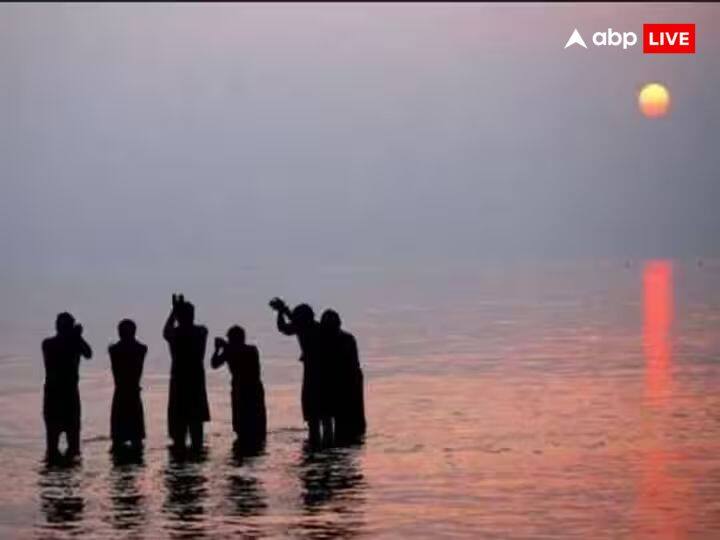 उत्तर भारत में लोग इसे मकर संक्रांति के नाम से जानते हैं. इस दिन गंगा में स्नान करने का विशेष महत्व होता है.ऐसा माना जाता है इस दिन गंगा में स्नान करने से व्यक्ति के सारे पाप धुल जाते हैं.
