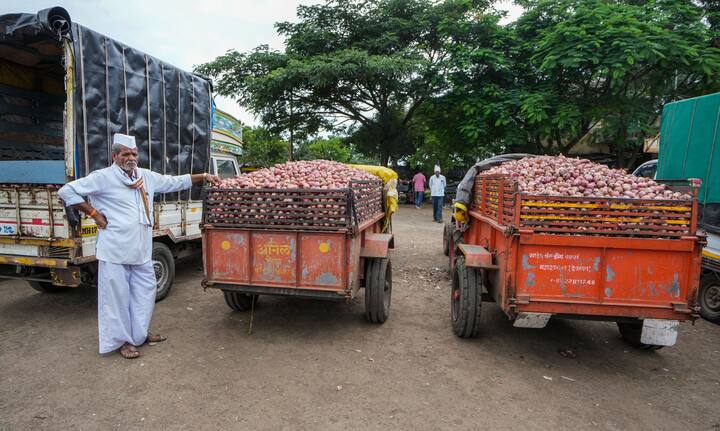 इस योजना के तहत किसानों को कुल 6 हजार रुपये सालाना मिलते हैं, जिनकी तीन किस्तें किसानों के खाते में आती हैं.