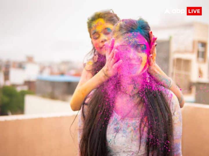 इस पर्व को लेकर लोगों कई दिन पहले से इसकी तैयारी शुरु कर देते हैं. होलिका दहन में नकारात्मकता का नाश होता है और पॉजीटिव एनर्जी की शुरुआत होती है.