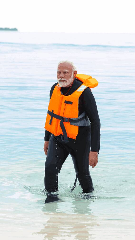 पंतप्रधान मोदींची समुद्र समुद्रसफारी