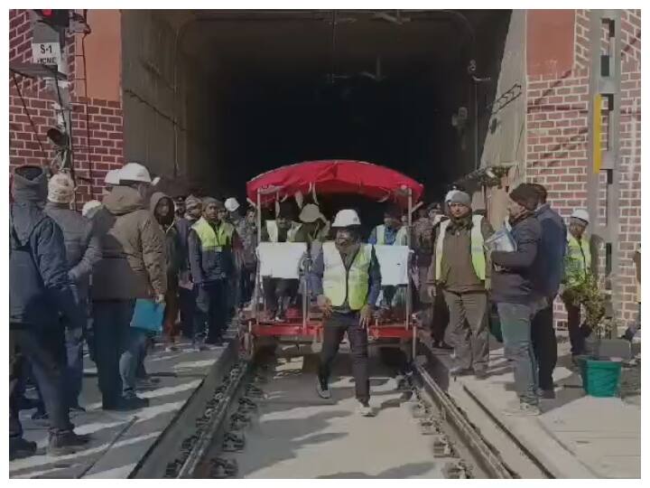 Jammu Kashmir Successful trial from Banihal to Khari railway station journey from Srinagar to Jammu in just 3.5 hours ann Jammu Kashmir: बनिहाल से खारी रेलवे स्टेशन तक सफल ट्रायल, मात्र 3.5 घंटे में श्रीनगर से जम्मू तक का सफर