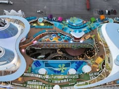 दुनिया का सबसे बड़ा क्रूज जहाज, आइकॉन ऑफ द सीज, टाइटैनिक से भी 5 गुना बड़ा, तस्वीरों में देखें समंदर का नया बादशाह