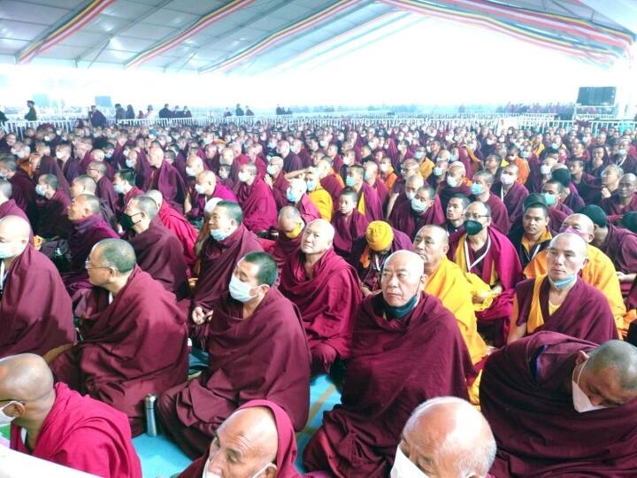 बौद्ध धर्म गुरु दलाई लामा के प्रवचन सुनने के लिए बोधगया में कई देशों के बौद्ध अनुवायी पहुंचे हुए हैं.