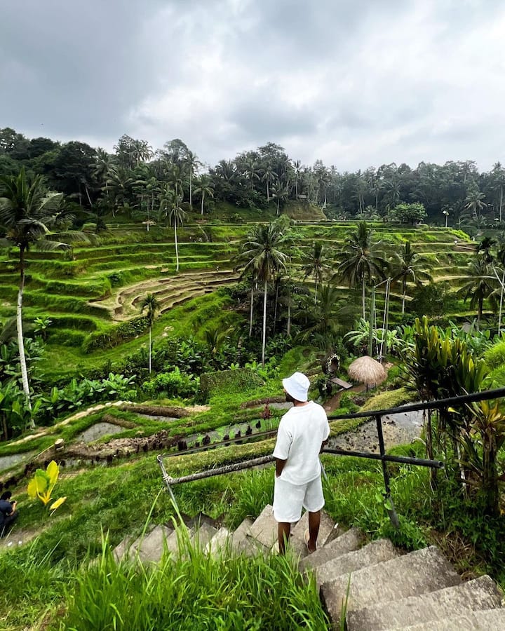 आदर जैन एक्ट्रेस तारा सुतारिया से ब्रेकअप के बाद अब अलेखा आडवाणी को डेट कर रहे हैं. दोनों इस वक्त बाली में छुट्टियां बिता रहे हैं.