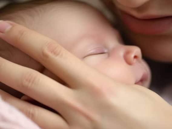 સૌથી રસપ્રદ બાબત એ છે કે તમે મસાજ માટે કયા પ્રકારનું તેલ વાપરો છો તે સૌથી મહત્વપૂર્ણ છે. જો કે, તે હાડકાના વિકાસને સીધી અસર કરતું નથી. પરંતુ બાળકને તે સારો અને સુખદ અનુભવ લાગે છે. જે સમગ્ર શારીરિક વિકાસને અસર કરે છે.