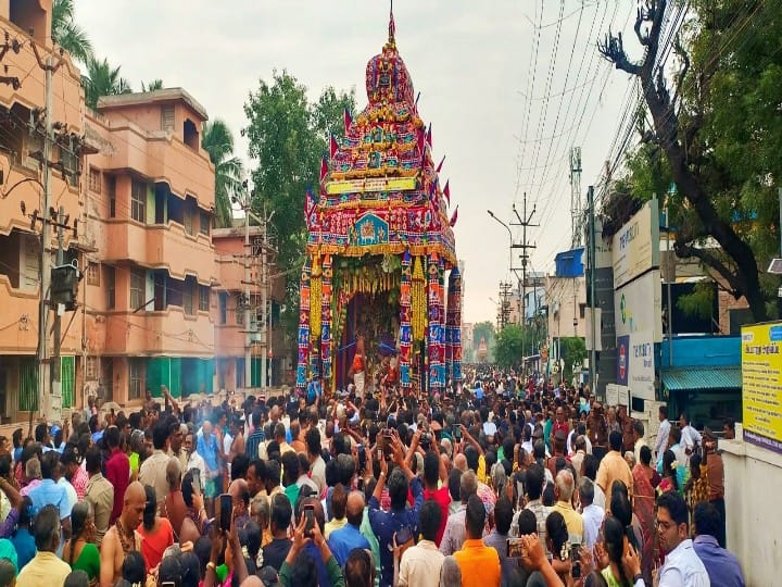 Madurai Temple: மதுரை மீனாட்சியம்மன் கோயில் அஷ்டமி சப்பர விழா - வழிநெடுகிலும் ஆயிரக்கணக்கான பக்தர்கள் சாமி தரிசனம்