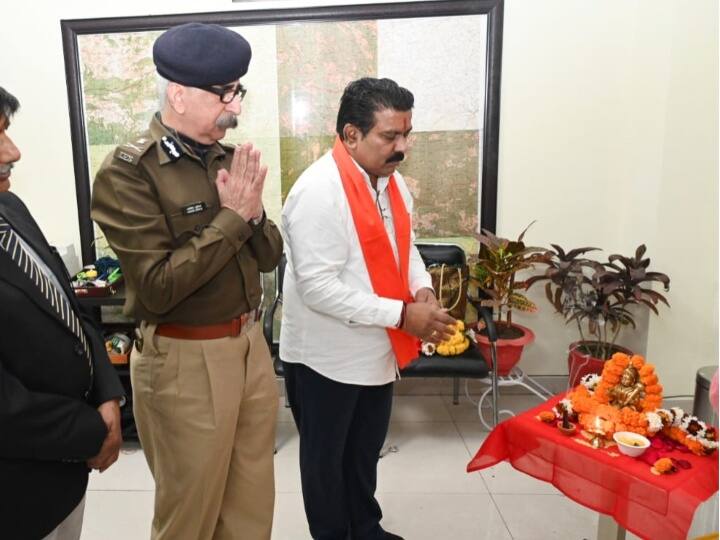 After the worship of Hanuman ji, Deputy CM Vijay Sharma took a meeting of Home Department officials ann Chhattisgarh: हनुमान जी की पूजा के बाद डिप्टी सीएम विजय शर्मा ने ली गृह विभाग के अधिकारियों की बैठक, दिए ये अहम निर्देश