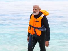 पीएम मोदी ने समुद्र में लगाई डुबकी, बीच की देखें दिलचस्प तस्वीरें