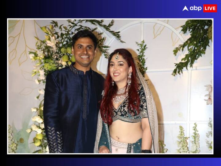 ira khan shares first photo with husband nupur shikhare after marriage wears bride to be hairband Ira-Nupur First Photo: आयरा खान ने शादी के बाद शौहर नूपुर शिखरे के साथ शेयर की पहली फोटो, नहीं उतारा 'ब्राइड टू बी' का हेयरबैंड