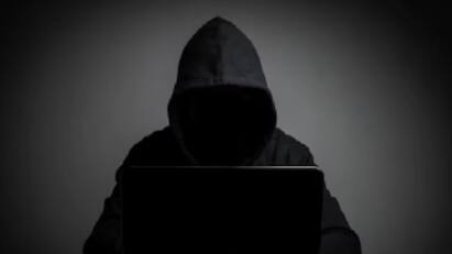 Cyber Crime:এও এক ধরনের কিডন্যাপিং, তবে বাস্তবে নয়। ভার্চুয়ালি। অর্থাৎ সবটা হবে সাইবার-জগতে। সেখানেই ভয় দেখিয়ে, বিপুল অঙ্কের অর্থ হাতাবে অপরাধীরা। নতুন ধরনের এই অপরাধের নাম সাইবার কিডন্যাপিং।