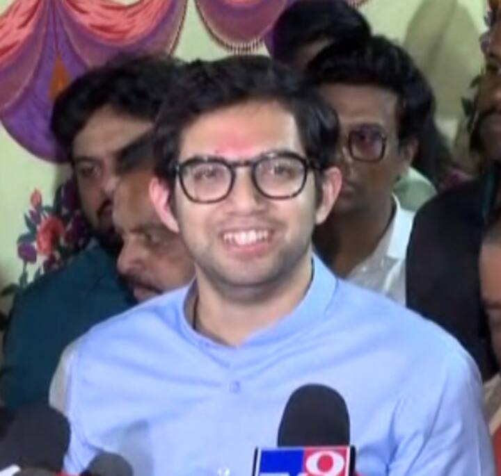 ठाकरे कुटुंबातील निवडणूक लढवणारा एक पहिला तरुण जो तमाम तरुणांचा फेव्हरेट आहे.