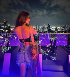 Mouni-Disha Vacation Pics: बेस्टी मौनी रॉय संग बैंकॉक में वेकेशन मना रही हैं दिशा पटानी, ग्लैमरस अदाओं से बढ़ाया इंटरनेट का पारा