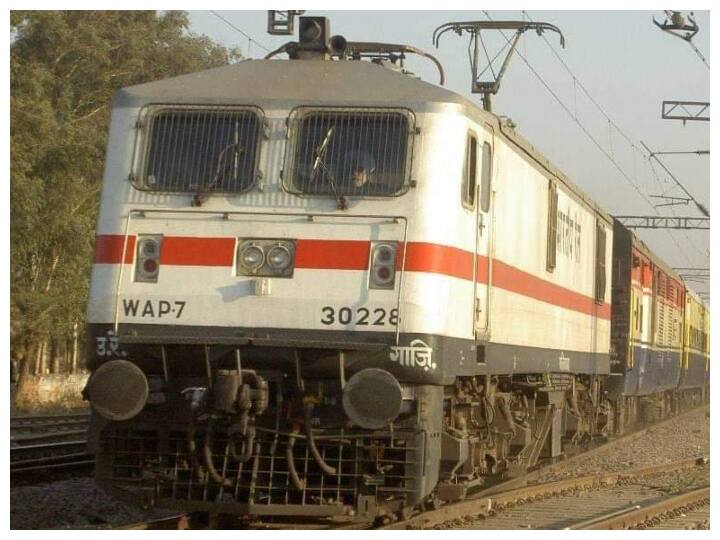 Chhattisgarh News Demand raised to restart Durg-Intercity Express train which was closed for 3 and a half years in bastar ann Chhattisgarh: साढ़े 3 सालों से बंद पड़ी दुर्ग-इंटरसिटी एक्सप्रेसट्रेन को दोबारा शुरू करने की उठी मांग, महंगे किराए से परेशान बस्तरवासी