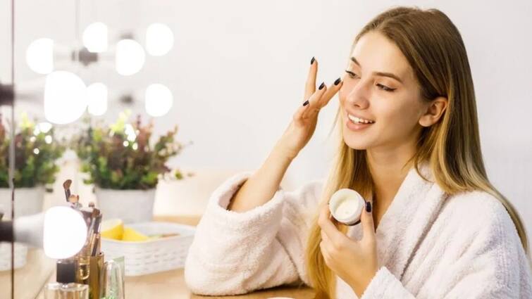 Skin Care Tips healthy and glowing skin care tips marathi news Skin Care Tips : तुम्हाला हेल्दी आणि ग्लोईंग स्किन हवी असेल, तर 'या' गोष्टी नक्कीच लक्षात ठेवा