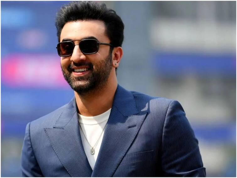 Ranbir Kapoor dresses as police officer joins hands with rohit shetty Ranbir Kapoor: రోహిత్ శెట్టితో చేతులు కలిపిన రణబీర్ - కెరీర్‌లో మొదటిసారి అలాంటి పాత్రలో!