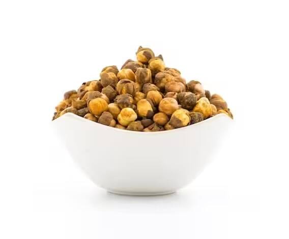 પાચનને મજબૂત બનાવે છે: શેકેલા ચણામાં પુષ્કળ પ્રમાણમાં ફાઈબર હોય છે. તેથી તે પેટ સંબંધિત સમસ્યાઓને દૂર કરવામાં ઉપયોગી છે. શેકેલા ચણા ખાવાથી ગેસ અને અપચોની સમસ્યા દૂર થાય છે. સ્વાસ્થ્ય નિષ્ણાતો દરરોજ શેકેલા ચણા ખાવાની સલાહ આપે છે.