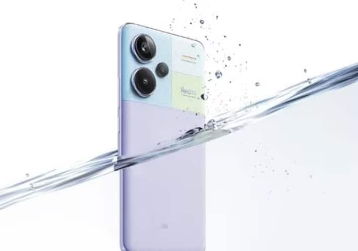 2024 यानी नए साल की शुरुआत हुई और स्मार्टफोन कंपनियों ने भी अपनी शुरुआत कर दी है. आज यानी 4 जनवरी को रेडमी और वीवो की कंपनियों ने मिलकर कुल 5 स्मार्टफोन को भारत में लॉन्च किया है. शाओमी की फोन सीरीज का नाम रेडमी नोट 13 5जी सीरीज है, जिसमें 3 फोन शामिल हैं. वहीं, वीवो की सीरीज का नाम वीवो एक्स100 5जी है, जिसमें 2 फोन लॉन्च किए गए हैं.