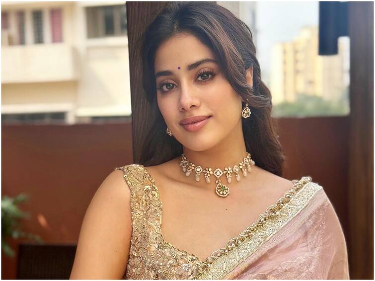 Janhvi Kapoor reveals a telugu cuss word that her mother sridevi used Janhvi Kapoor: అమ్మ నన్ను ఆ తెలుగు బూతుతో తిట్టేది - జాన్వీ కపూర్ కామెంట్స్ వైరల్