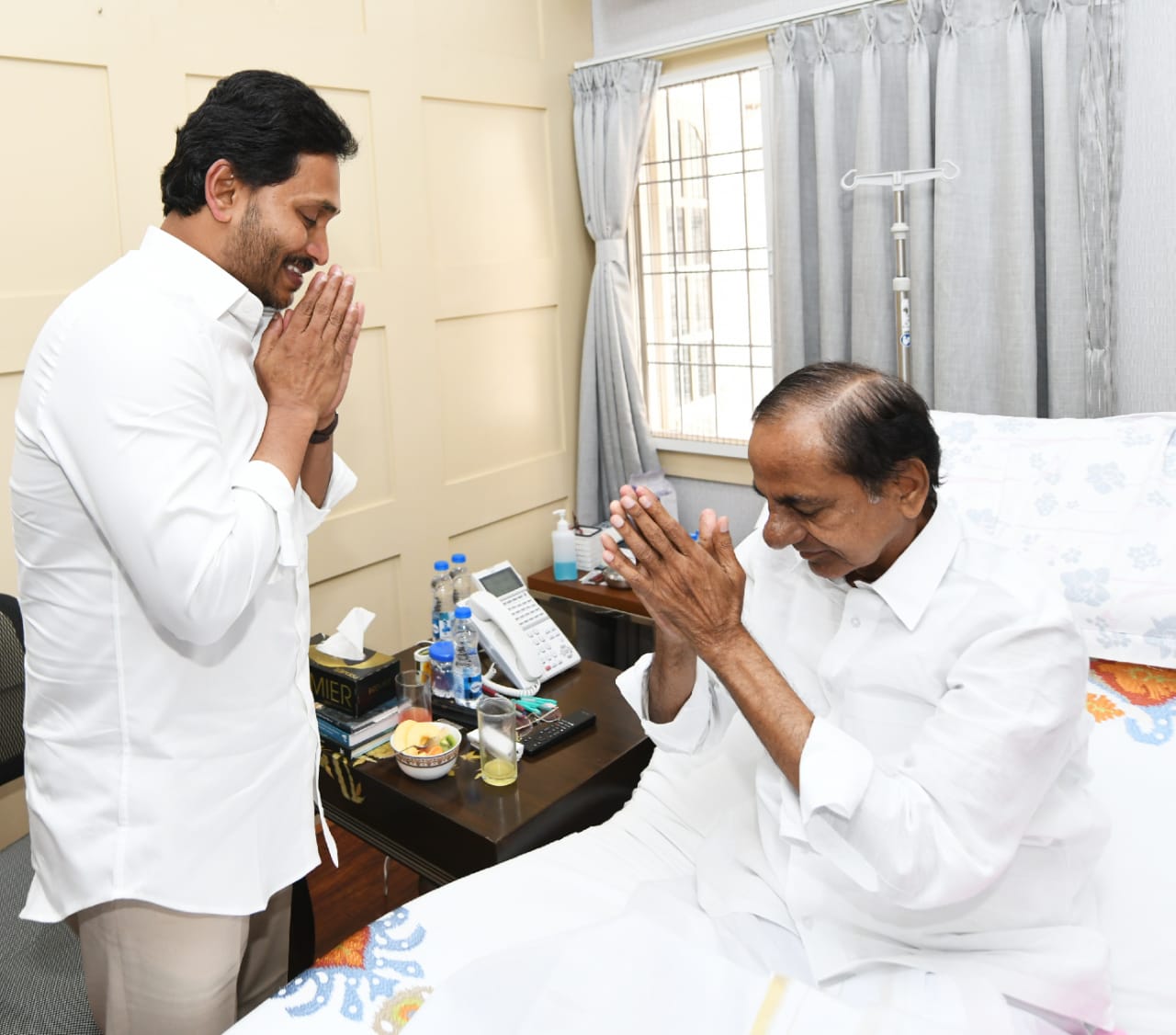 KCR Jagan Meet : 45 నిమిషాల పాటు కేసీఆర్‌తో ఏపీ సీఎం జగన్ చర్చలు - రాజకీయాలపైనే  ?