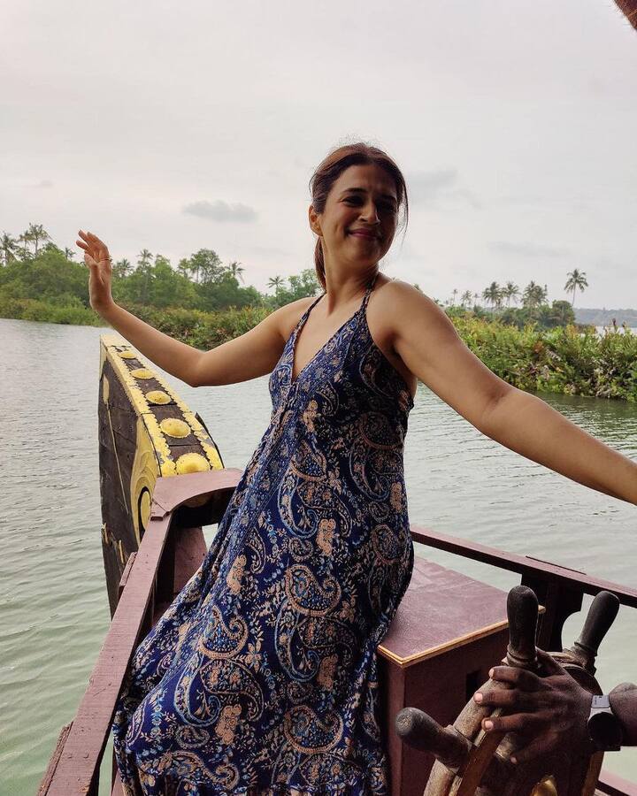 Shraddha Arya Photos: શ્રદ્ધા આર્યા તેના સિઝલિંગ લુકને કારણે ચર્ચામાં રહે છે. સોશિયલ મીડિયા પર તે ઘણીવાર બોલ્ડ અવતારમાં જોવા મળે છે.