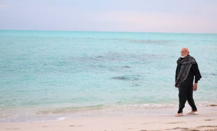 বিদেশ বিভুঁইয়ে পাড়ি দেওয়ার প্রয়োজন নেই। এই দেশের আনাচে কানাচে ছড়িয়ে রয়েছে বেড়ানোর আদর্শ জায়গা। পাহাড়, সমুদ্র, জঙ্গল, মরুভূমি, মজুত রয়েছে সব কিছুই। শুধু খুঁজে নিতে হবে। ছবি: নরেন্দ্র মোদির X হ্যান্ডল থেকে সংগৃহীত।