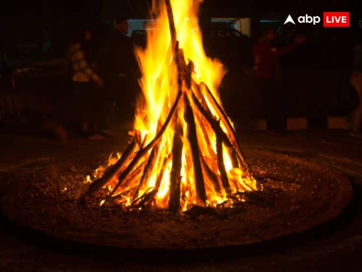 होलिका दहन भद्रा काल में किया जाता है.होलिका दहन को लेकर कहा गया है कि ये पर्व भद्रा रहित पूर्णिमा की रात को मनाना उत्तम रहता है.फाल्गुन पूर्णिमा पर शाम के समय गोधूलि बेला में अगर भद्रा का प्रभाव हो तो होलिका दहन नहीं करना चाहिए.