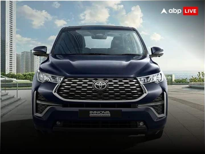 Toyota Kirloskar Motor hiked the price by 42 thousand for their Innova Hycross MPV Toyota Innova Hycross: टोयोटा ने बढ़ाई इनोवा हाइक्रॉस की कीमतें, जानिए कितनी महंगी हो गई है यह प्रीमियम एमपीवी 