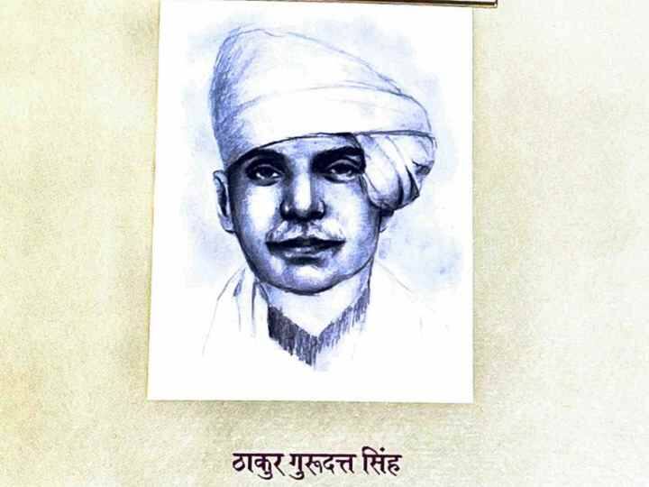 फैजाबाद के सिटी मजिस्ट्रेट ठाकुर गुरूदत्त सिंह ने 10 अक्टूबर 1950 में कलेक्टर को यह रिपोर्ट सौंपी थी कि तथाकथित मस्जिद को हिन्दू समाज श्रीराम जन्मभूमि मानता है और वहां मन्दिर बनाना चाहता है. उन्होंने बताया कि यह नजूल की जमीन है और इसे मन्दिर निर्माण के लिए देने में कोई रुकावट नहीं है.