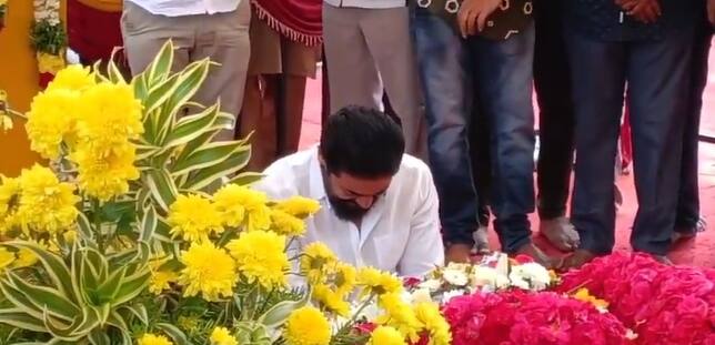பெரியண்ணா படப்பிடிப்பின் போது விஜயகாந்த் தனக்கு சாப்பாடு ஊட்டி விட்டதை பற்றி செய்தியாளர்களிடம் நினைவு கூர்ந்தார். விஜயகாந்தின் எளிமை, துணிச்சல் என அனைத்தையும் பார்த்து பிரமிப்பாக இருந்தது என கூறினார் சூர்யா.