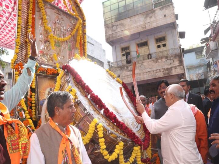 Gujarat CM Bhupendra Patel flags off chariot carrying 450 kg drum ayodhya ram mandir அயோத்தி ராமர் கோயிலில் வைப்பதற்காக தயாரான 450 கிலோ டிரம்.. பக்தி பரவசத்தில் பக்தர்கள்