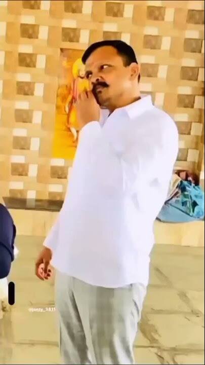 हल्लेखोरांचा शोध घेण्यासाठी तपास पथके रवाना करण्यात आल्याची माहिती कोथरूड पोलिस ठाण्याचे वरिष्ठ निरीक्षक हेमंत पाटील यांनी दिली आहे.