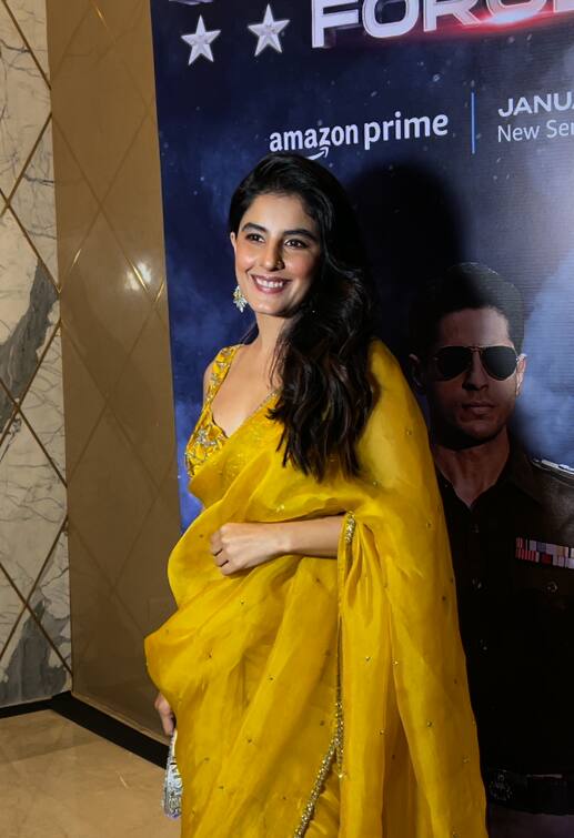 इस ट्रेलर लॉन्च इवेंट में एक्ट्रेस ईशा तलवार का काफी खूबसूरत अंदाज देखने को मिला. जो साड़ी पहनकर पहुंची थी.