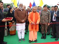 Yogi Adityanath Inaugurates 'Know Your Army' Event In Lucknow, Checks Assault Rifle — IN PICS