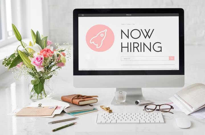 सेलेक्शन पद के मुताबिक कई चरण की परीक्षा के माध्यम से होगा. जैसे लिखित परीक्षा, स्किल टेस्ट वगैरह. लास्ट डेट 27 जनवरी 2024 है.