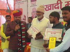 BJP सांसद बृजभूषण शरण सिंह ने अरविंद केजरीवाल को बताया धूर्त, कहा- 'दिल्ली की जनता के आंखों में डाला है मिर्चा'